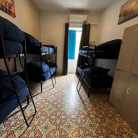 Bookarest Malta Auberge de jeunesse San Ġiljan