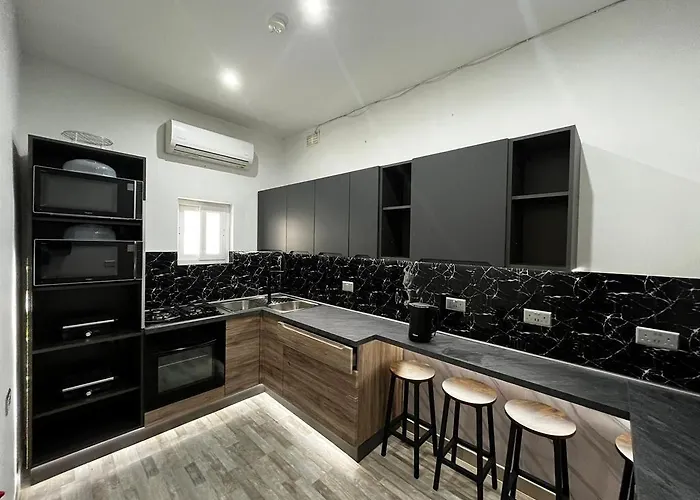 Bookarest Malta * San Giuliano