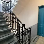 Bookarest Malta ホステル *