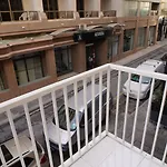 Bookarest Malta Hostel San Ġiljan