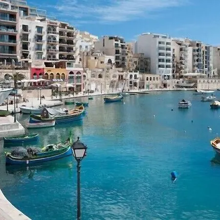 Bookarest Malta Albergue