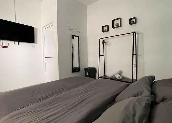 Bookarest Malta Hostel *